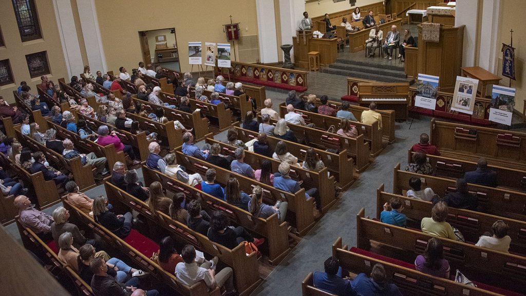 Image of crowd at Highlands United Methodist Church